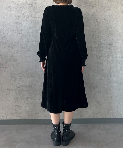 Maison Calme(メゾンカルム)の「スクエアネックボタンベロアロングスリット入りフレアワンピース 結婚式 パーティー デート(ワンピース・レディース・ブラック・F)」の7枚目の写真