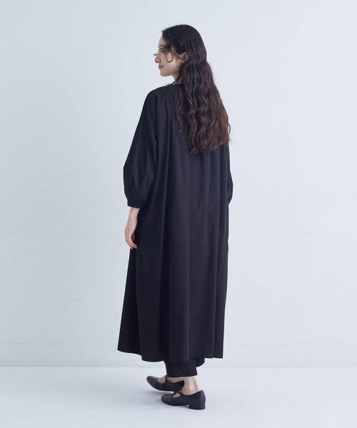 conges payes ADIEU TRISTESSE（コンジェ ペイエ アデュートリステス）の「シャーリングネックワンピース（ワンピース・レディース・チャコールグレー/パープル・38）」の13枚目の写真