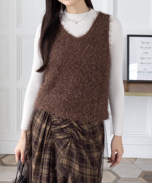 CLEAR BASIC（クリアベーシック）の「シャギーニットベスト[オフィスカジュアル 着回し抜群 大人]≪AW新作≫（ベスト・レディース・ベージュ/ブラック/ブラウン・F）」の2枚目の写真