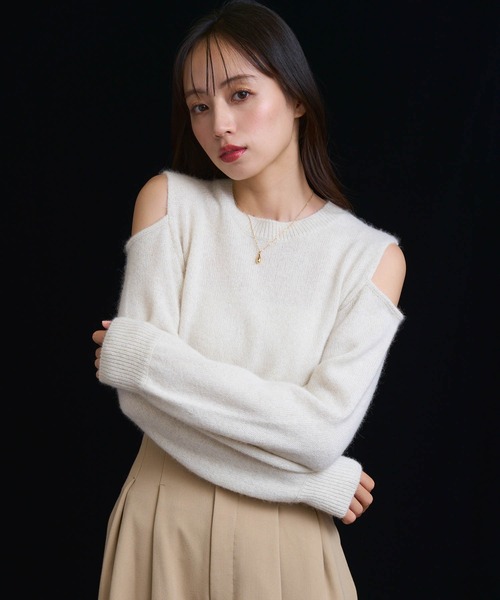 NOELA（ノエラ）の「オープンショルダーフォックスニット（ニット/セーター・レディース・ブラウン/ベージュ/オフホワイト・フリー）」の2枚目の写真