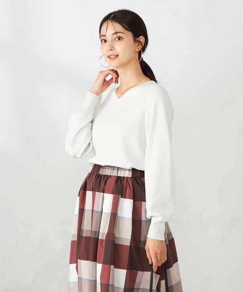 a.v.v(アーヴェヴェ)の「【洗える】ラメVネック美ラクるパフスリーブニット(ニット/セーター・レディース・ダークインディゴブルー/ネイビー/アイボリー・36/38/42/40)」の22枚目の写真