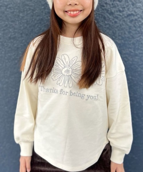 Right-on（ライトオン）の「VIVIAN BLUE(ヴィヴィアンブルー)【キッズ】【学校もお出かけも】袖ボリュームスウェットプルオーバー（綿の着心地/袖ボリューム/お手入れ簡単）（スウェット・キッズ・ブラック/サックスブルー/ダークグレー/イエロー/ベージュ/ホワイト・110/120/130/140/150/160）」の19枚目の写真