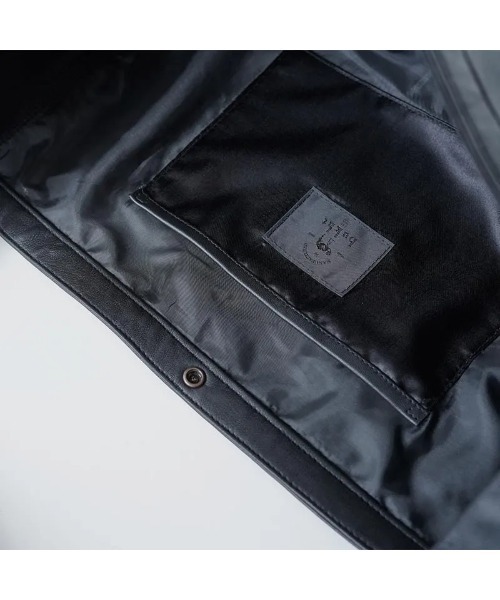 bukht（ブフト）の「BUKHT ブフト / LEATHER NEWS PAPER BAG MEDIUM（ショルダーバッグ・メンズ・ブラック・FREE）」の6枚目の写真