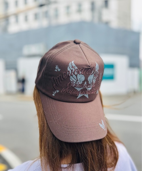 AVIREX(アヴィレックス)の「AVIREX アビレックス ウィングスター. AX EMBROIDERY & PRINT LOGO CAP / 81264400(キャップ・レディース・ブラック/ライトブラウン・FREE)」の1枚目の写真