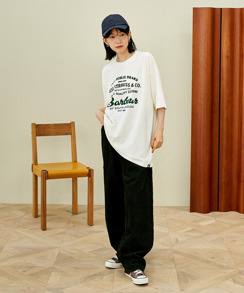 FREAK'S STORE(フリークスストア)の「Barbour x Levi's/バブアー × リーバイス Levi's × Barbour Graphic T-shirt/リーバイス × バブアー グラフィック Tシャツ/プリントTシャツ(Tシャツ/カットソー・レディース・オリーブ/ホワイト・X-SMALL/SMALL)」の3枚目の写真