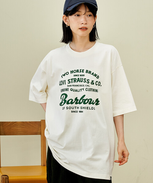 FREAK'S STORE(フリークスストア)の「Barbour x Levi's/バブアー × リーバイス Levi's × Barbour Graphic T-shirt/リーバイス × バブアー グラフィック Tシャツ/プリントTシャツ(Tシャツ/カットソー・レディース・オリーブ/ホワイト・X-SMALL/SMALL)」の7枚目の写真