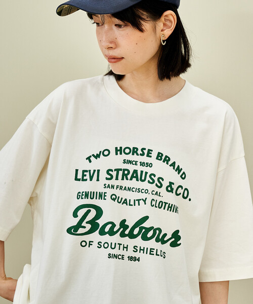 FREAK'S STORE(フリークスストア)の「Barbour x Levi's/バブアー × リーバイス Levi's × Barbour Graphic T-shirt/リーバイス × バブアー グラフィック Tシャツ/プリントTシャツ(Tシャツ/カットソー・レディース・オリーブ/ホワイト・X-SMALL/SMALL)」の11枚目の写真
