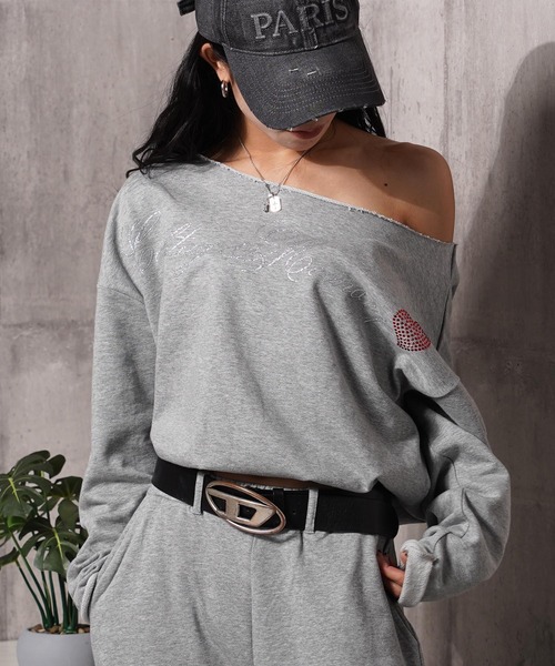 #MEMORY（メモリー）の「【MEMORY】［セットアップ可能］レタリングハート ワンショルダー スウェット / Lettering Heart One-Shoulder Sweatshirt（スウェット・レディース・グレー/ブラック・FREE）」の2枚目の写真