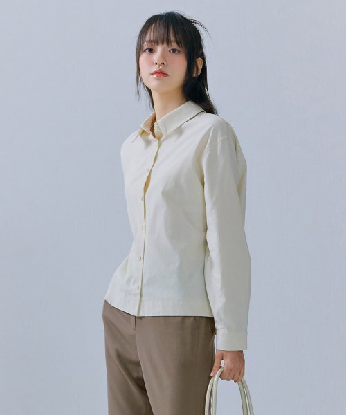 CHASECULT(チェイスカルト)の「レディース コットンピーチ クロップシャツ-CERG5464B05(シャツ/ブラウス・レディース・オートミール・90/85)」の2枚目の写真