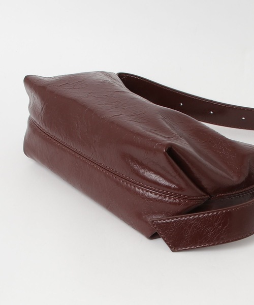 Lutim by u（ルチバイユー）の「Faux leather tie strap bag / フェイクレザータイストラップバッグ（ハンドバッグ・レディース・ブラウン/ブラック・FREE）」の6枚目の写真