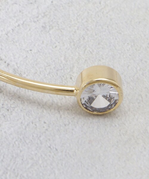 OPAQUE.CLIP（オペークドットクリップ）の「フェイクパールビジュー メタルバングル（ブレスレット・レディース・ゴールド/シルバー・00）」の5枚目の写真