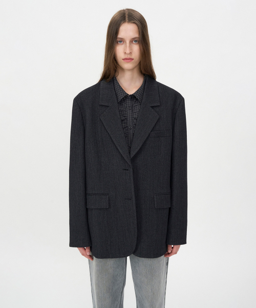 INSILENCE WOMEN(インサイレンスウーマン)の「オーバーサイズウールブレザーCHARCOAL(テーラードジャケット・レディース・その他・MEDIUM/X-SMALL/SMALL)」の4枚目の写真