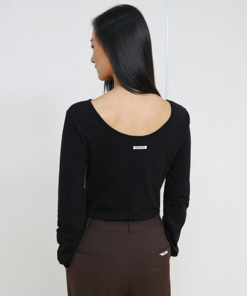 LEVAR（レバー）の「Soft Open-back T-shirt - Black（Tシャツ/カットソー・レディース・ブラック・FREE）」の2枚目の写真