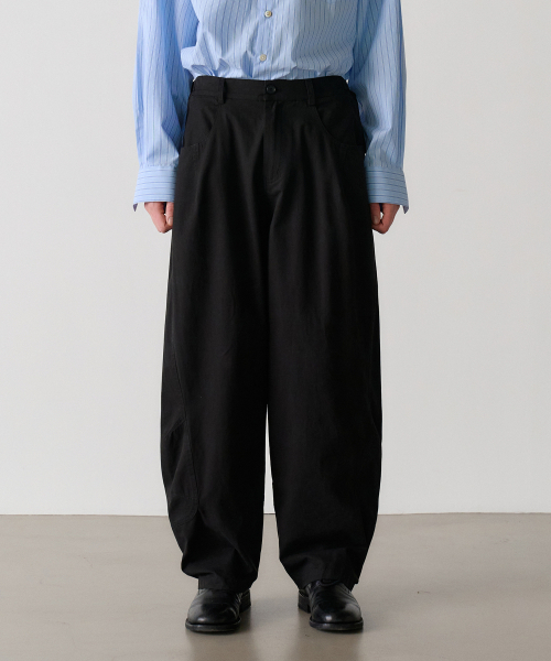 NOUN(ノウン)の「curved chino pants (black)(その他パンツ・メンズ・その他・0/1/2)」の2枚目の写真