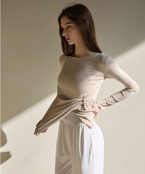DEVIWEAR(デヴィウェア)の「ダブルボタン ラップロングスリーブ DEVI-T0124-ベージュ(Tシャツ/カットソー・レディース・ベージュ・FREE)」の3枚目の写真