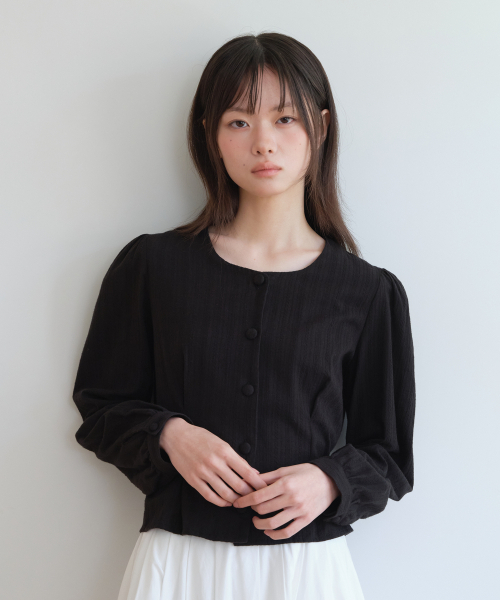 YUPPE(ヨッペ)の「TUCKLINE SOFT SHIRT_BLACK(シャツ/ブラウス・レディース・その他・ONE SIZE)」の2枚目の写真