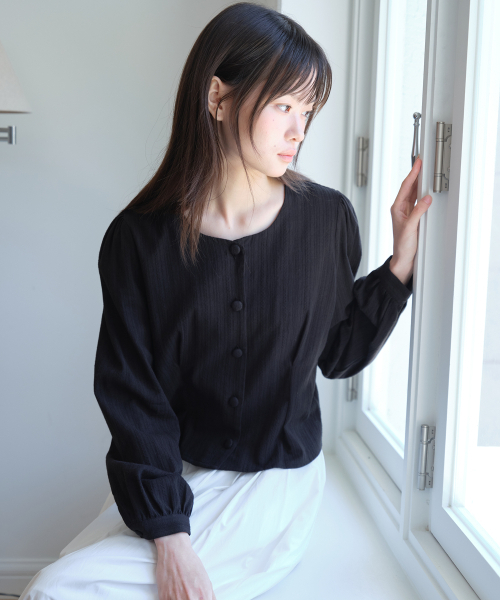 YUPPE(ヨッペ)の「TUCKLINE SOFT SHIRT_BLACK(シャツ/ブラウス・レディース・その他・ONE SIZE)」の4枚目の写真
