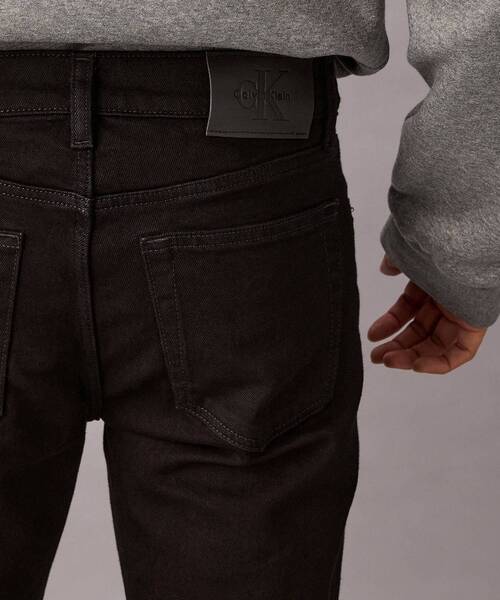 Calvin Klein(カルバン・クライン)の「スリムストレート クラシック ジーンズ(デニムパンツ・メンズ・ダークブルー・28/30/34/32)」の5枚目の写真