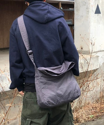 eastserviceshop（イーストサービスショップ）の「ESS フォルディッドクロスバッグ - グレー（メッセンジャーバッグ）」