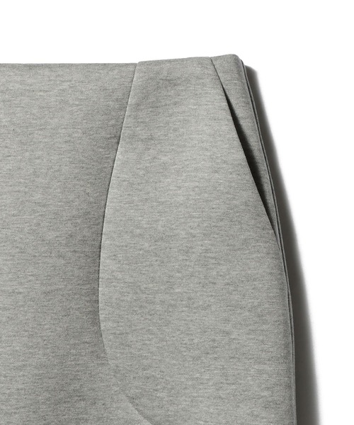 ESTNATION(エストネーション)の「ESSENCEOFLUXURY / カードボード ペンシルスカート(スカート・レディース・グレー/ブラック・38/36)」の4枚目の写真