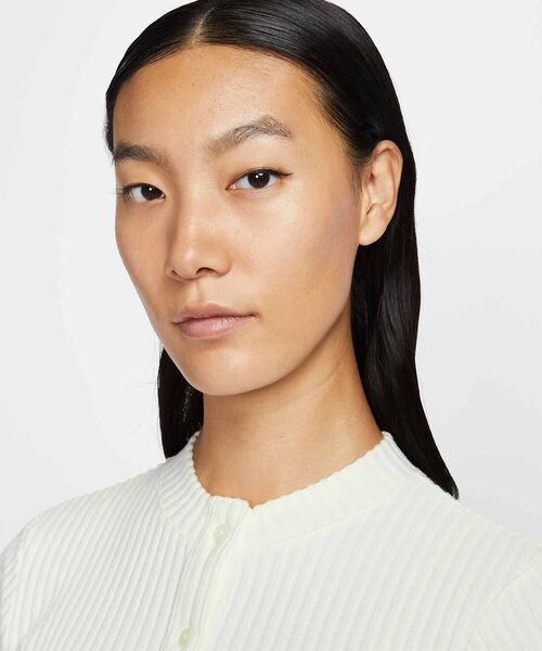 NIKE(ナイキ)の「ナイキ スポーツウェア チル ニット ウィメンズ スリム ワイドリブ カーディガン / Nike Sportswear Chill Knit Women's Slim Wide-Ribbed Cardigan IF0235-133 Sail(カーディガン/ボレロ・レディース・クリーム・XL/L/XS/S/M)」の3枚目の写真