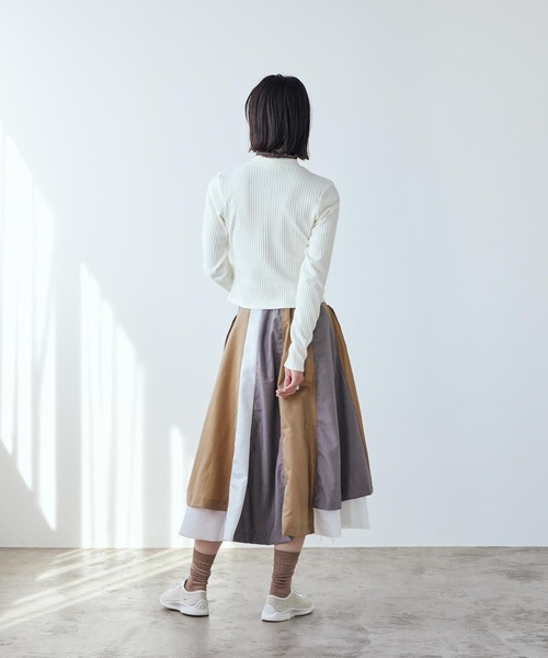 NIKE(ナイキ)の「ナイキ スポーツウェア チル ニット ウィメンズ スリム ワイドリブ カーディガン / Nike Sportswear Chill Knit Women's Slim Wide-Ribbed Cardigan IF0235-133 Sail(カーディガン/ボレロ・レディース・クリーム・XL/L/XS/S/M)」の11枚目の写真