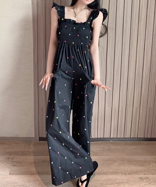 deux amour(ドゥーザムール)の「ハートモチーフ総柄シャーリングキャミオールインワン(つなぎ/オールインワン・レディース・ブラック・FREE)」の6枚目の写真