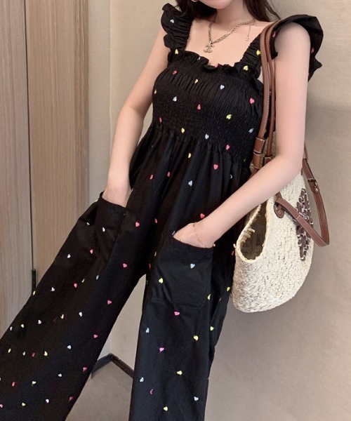deux amour(ドゥーザムール)の「ハートモチーフ総柄シャーリングキャミオールインワン(つなぎ/オールインワン・レディース・ブラック・FREE)」の7枚目の写真