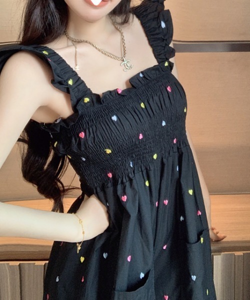 deux amour(ドゥーザムール)の「ハートモチーフ総柄シャーリングキャミオールインワン(つなぎ/オールインワン・レディース・ブラック・FREE)」の12枚目の写真