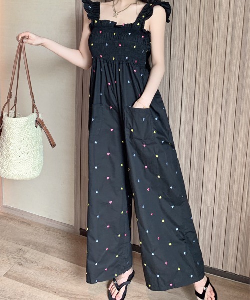 deux amour(ドゥーザムール)の「ハートモチーフ総柄シャーリングキャミオールインワン(つなぎ/オールインワン・レディース・ブラック・FREE)」の8枚目の写真
