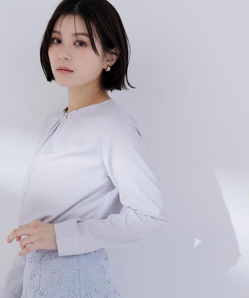 NATURAL BEAUTY BASIC（ナチュラルビューティーベーシック）の「◇ネックタックブラウス（シャツ/ブラウス・レディース・ラベンダー/グレー/オフホワイト・SMALL/MEDIUM）」の8枚目の写真