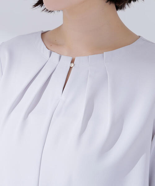 NATURAL BEAUTY BASIC（ナチュラルビューティーベーシック）の「◇ネックタックブラウス（シャツ/ブラウス・レディース・ラベンダー/グレー/オフホワイト・SMALL/MEDIUM）」の15枚目の写真