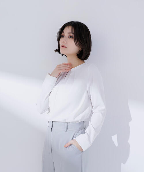 NATURAL BEAUTY BASIC（ナチュラルビューティーベーシック）の「◇ネックタックブラウス（シャツ/ブラウス・レディース・ラベンダー/グレー/オフホワイト・SMALL/MEDIUM）」の21枚目の写真