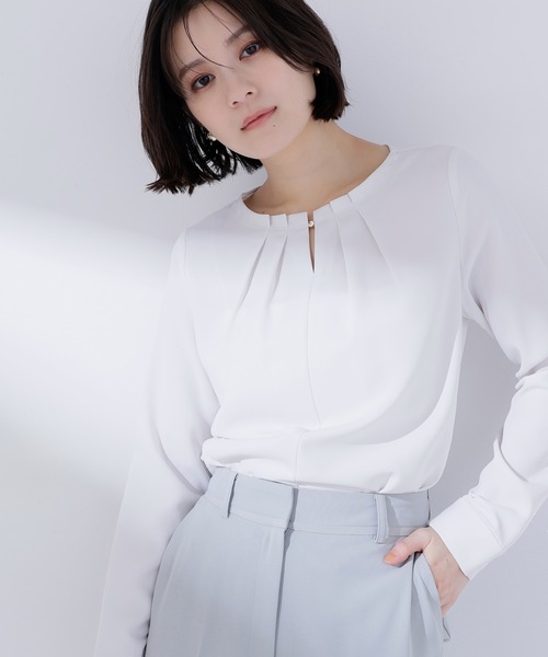 NATURAL BEAUTY BASIC（ナチュラルビューティーベーシック）の「◇ネックタックブラウス（シャツ/ブラウス・レディース・ラベンダー/グレー/オフホワイト・SMALL/MEDIUM）」の2枚目の写真