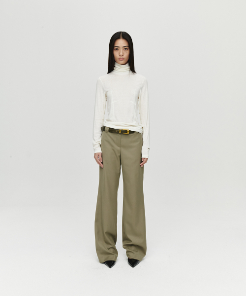 HEUTE(ホイテ)の「WOOL SLIM PANTS (BEIGE)(スラックス・レディース・ベージュ・FREE)」の2枚目の写真