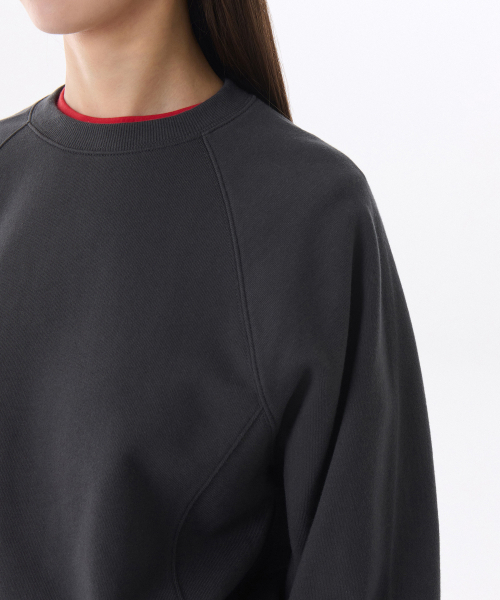 MUSINSA STANDARD WOMAN（ムシンサスタンダードウーマン）の「ウィメンズパネルドボリュームスウェットシャツ[ダークグレー]（スウェット・レディース・その他・SMALL/MEDIUM/LARGE/X-SMALL）」の4枚目の写真