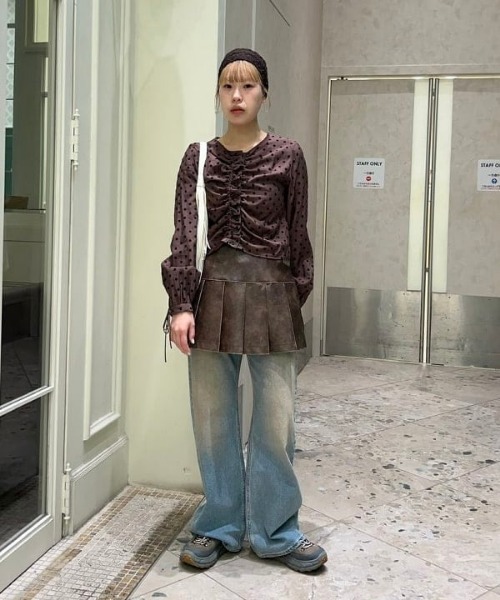 Ray BEAMS(レイビームス)の「ドット センター ギャザー ブラウス(シャツ/ブラウス・レディース・ダークブラウン/ホワイト・ONE SIZE)」の4枚目の写真