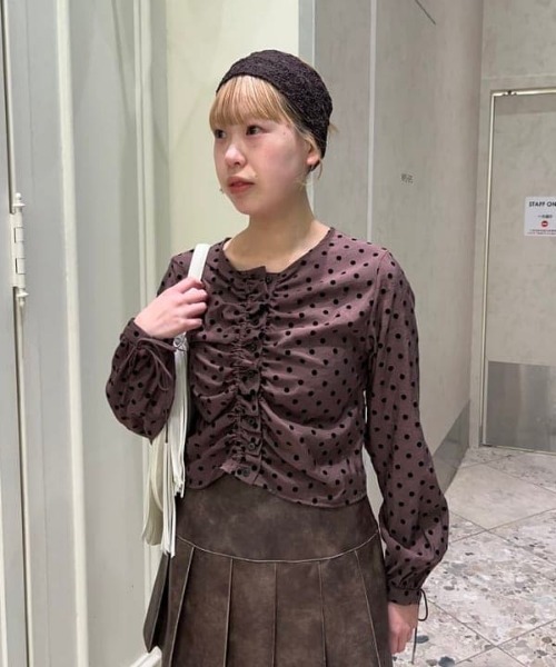 Ray BEAMS(レイビームス)の「ドット センター ギャザー ブラウス(シャツ/ブラウス・レディース・ダークブラウン/ホワイト・ONE SIZE)」の5枚目の写真