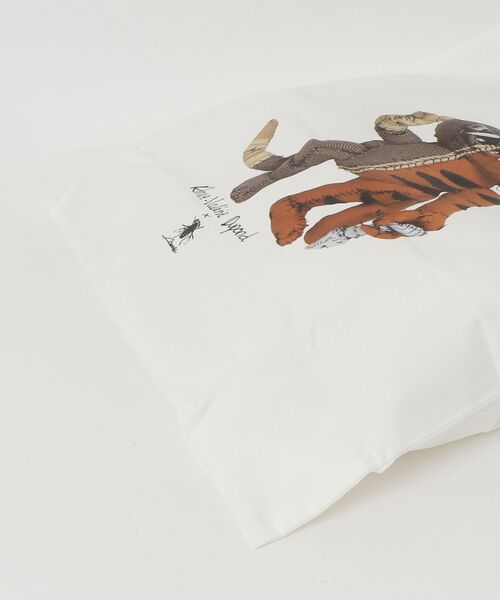 MEDICOM TOY LIFE ENTERTAINMENT（メディコムトイライフエンターテイメント）の「【Anne Valerie Dupond × MAMES】TOTE BAG Design B（ショルダーバッグ・レディース・ホワイト・ONE SIZE）」の5枚目の写真