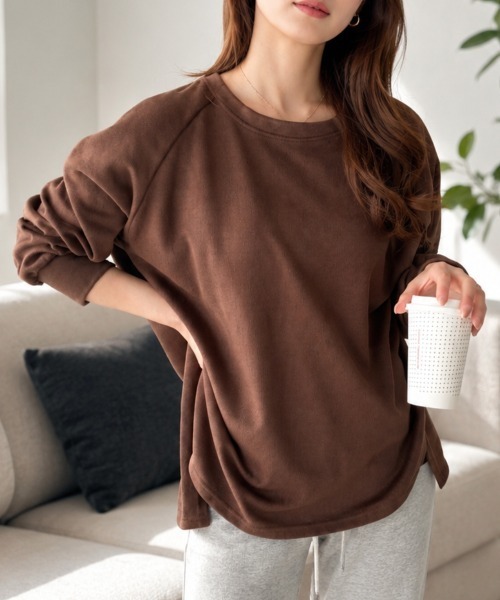 Amulet(アミュレット)の「ゆったり着て大人の抜け感を楽しむ サイドスリットオーバーカットソー(Tシャツ/カットソー・レディース・ブラウン/ダークブラウン/ベージュ/ブラック/カーキ・FREE)」の3枚目の写真