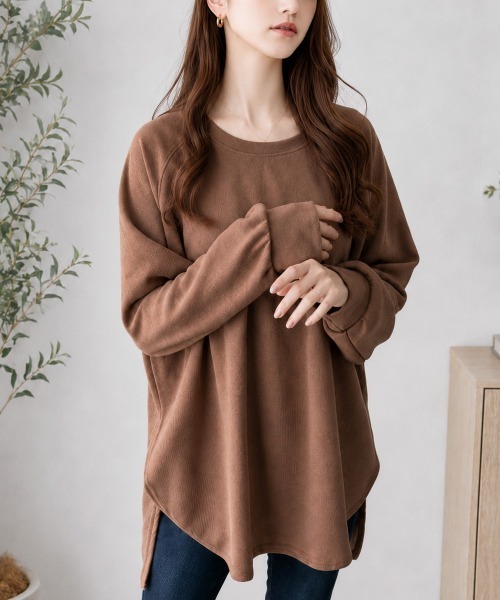Amulet(アミュレット)の「ゆったり着て大人の抜け感を楽しむ サイドスリットオーバーカットソー(Tシャツ/カットソー・レディース・ブラウン/ダークブラウン/ベージュ/ブラック/カーキ・FREE)」の4枚目の写真