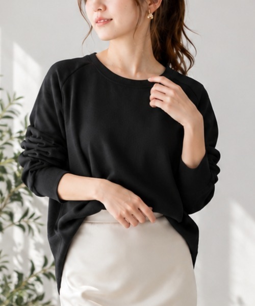 Amulet(アミュレット)の「ゆったり着て大人の抜け感を楽しむ サイドスリットオーバーカットソー(Tシャツ/カットソー・レディース・ブラウン/ダークブラウン/ベージュ/ブラック/カーキ・FREE)」の2枚目の写真