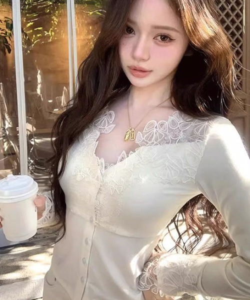 セール】レース切替Vネックロングスリーブトップス（Tシャツ