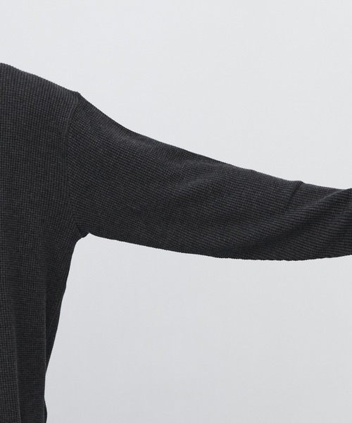 UNITED TOKYO(ユナイテッドトウキョウ)の「【数慮限定】COTTON CASHMERE ワッフルニット |湿度調整/防臭機能/カシミヤ(ニット/セーター・メンズ・ダークグレー/ライトグレー・1/2)」の16枚目の写真