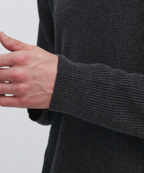 UNITED TOKYO(ユナイテッドトウキョウ)の「【数慮限定】COTTON CASHMERE ワッフルニット |湿度調整/防臭機能/カシミヤ(ニット/セーター・メンズ・ダークグレー/ライトグレー・1/2)」の17枚目の写真