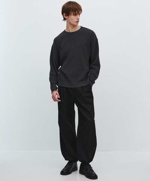UNITED TOKYO(ユナイテッドトウキョウ)の「【数慮限定】COTTON CASHMERE ワッフルニット |湿度調整/防臭機能/カシミヤ(ニット/セーター・メンズ・ダークグレー/ライトグレー・1/2)」の4枚目の写真