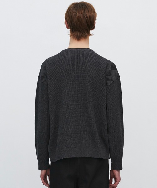 UNITED TOKYO(ユナイテッドトウキョウ)の「【数慮限定】COTTON CASHMERE ワッフルニット |湿度調整/防臭機能/カシミヤ(ニット/セーター・メンズ・ダークグレー/ライトグレー・1/2)」の14枚目の写真