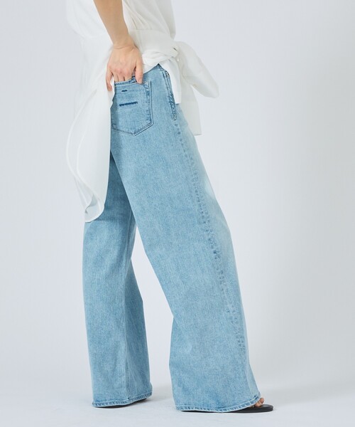 YANUK（ヤヌーク）の「【YANUK】Wide Flare MFT ワイドフレアパンツ（デニムパンツ・レディース・ライトブルー・34/36/38）」の17枚目の写真