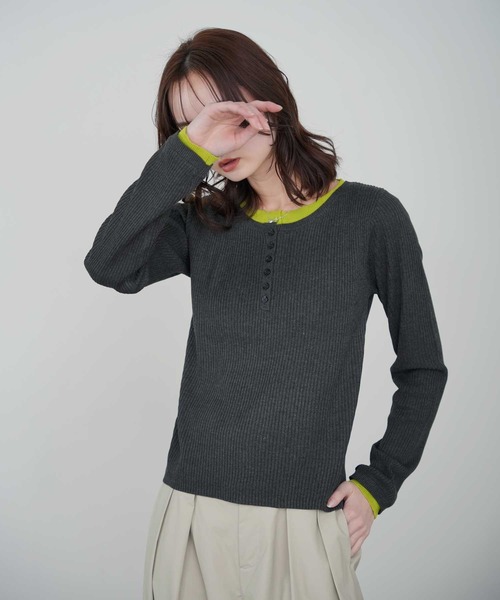 Bulue.（ブルー）の「リブ編み 配色ヘンリープルオーバー 長袖 レイヤード風 リブニット リブトップス 着痩せ 細見え（Tシャツ/カットソー・レディース・ベージュ/アイボリー/チャコールグレー/杢グレー・FREE）」の8枚目の写真
