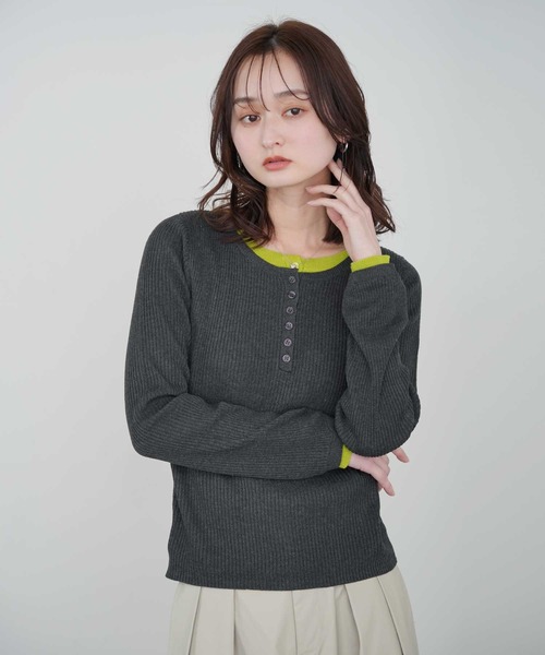 Bulue.（ブルー）の「リブ編み 配色ヘンリープルオーバー 長袖 レイヤード風 リブニット リブトップス 着痩せ 細見え（Tシャツ/カットソー・レディース・ベージュ/アイボリー/チャコールグレー/杢グレー・FREE）」の10枚目の写真